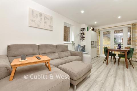 undefined, Oakmont Close, Kenley CR8