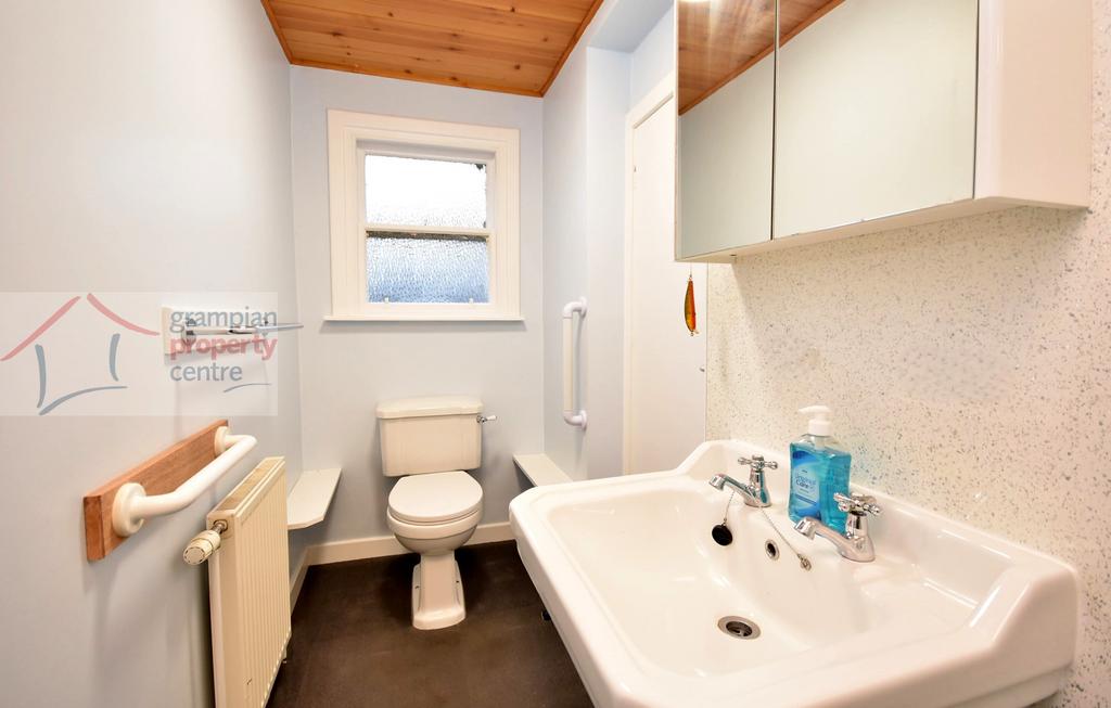 Shower room 2 .JPG
