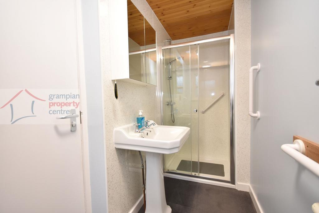 Shower room .JPG