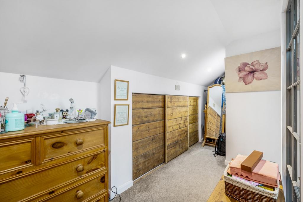 Flat 6 9 Cross O'Cliff Hill-18