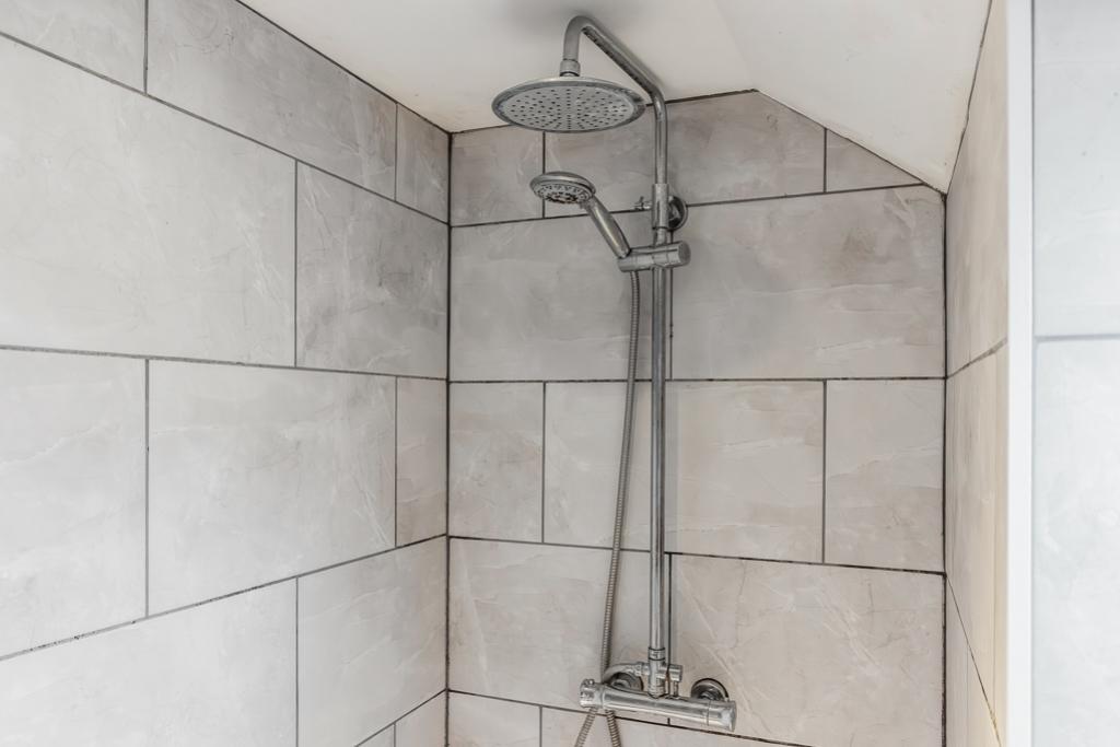 Flat 6 9 Cross O'Cliff Hill-20