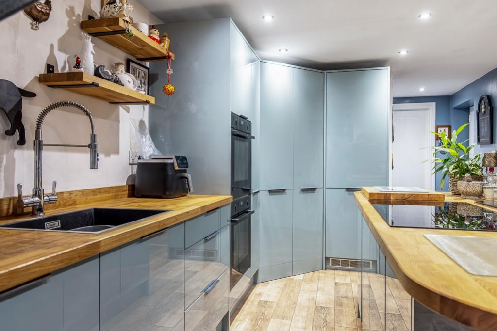 Flat 6 9 Cross O'Cliff Hill-12