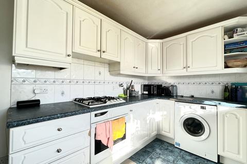 2 bedroom terraced house to rent, Flamborough Path, Lower Earley, Reading, Berkshire, RG6