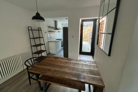 2 bedroom house to rent, Henry Street, Hemel Hempstead, HP3