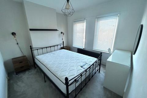 2 bedroom house to rent, Henry Street, Hemel Hempstead, HP3
