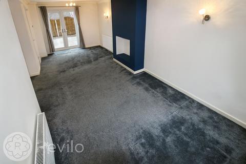 3 bedroom end of terrace house to rent, Norden Close, Rochdale, OL11