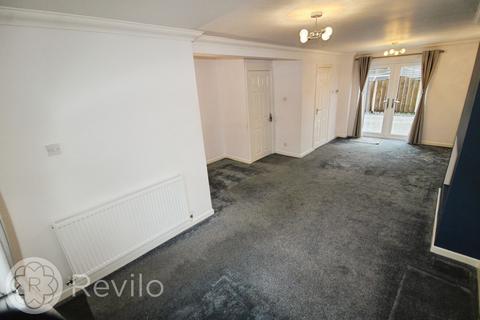 3 bedroom end of terrace house to rent, Norden Close, Rochdale, OL11