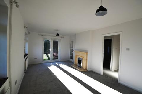 2 bedroom detached bungalow to rent, Croft Road, Crowborough