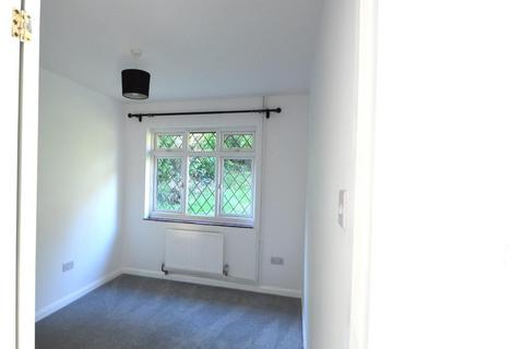 2 bedroom detached bungalow to rent, Croft Road, Crowborough
