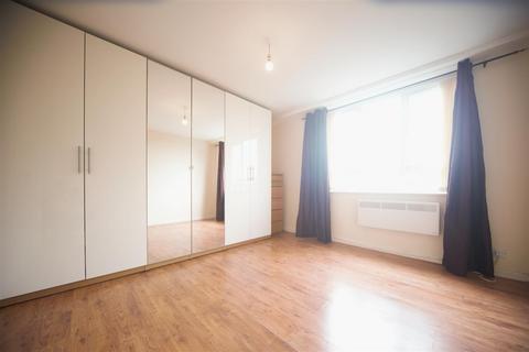 undefined, Wellesley Court, Iver
