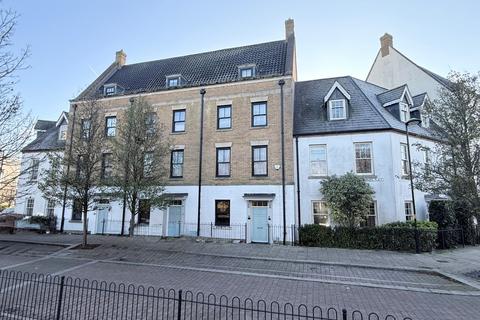 5 bedroom townhouse for sale, Clickers Place, Upton, NN5 4EB