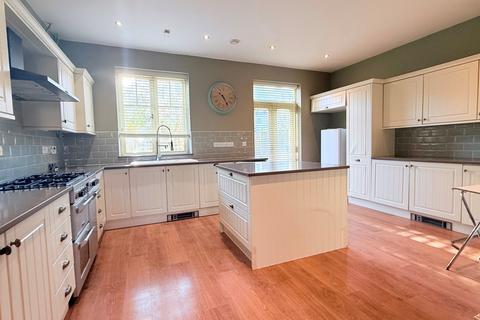5 bedroom townhouse for sale, Clickers Place, Upton, NN5 4EB
