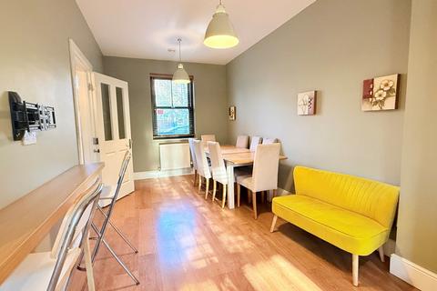 5 bedroom townhouse for sale, Clickers Place, Upton, NN5 4EB