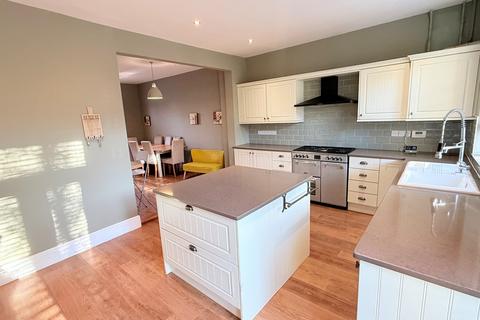 5 bedroom townhouse for sale, Clickers Place, Upton, NN5 4EB