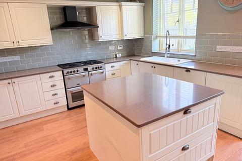 5 bedroom townhouse for sale, Clickers Place, Upton, NN5 4EB