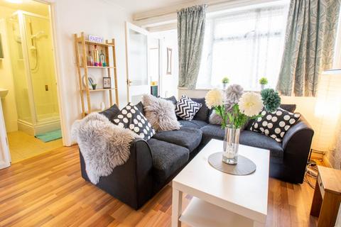 Ringwood Close, Canterbury, Kent