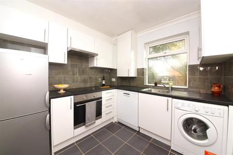 2 bedroom maisonette to rent, Cromwell Close, East Finchley, N2