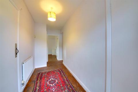 2 bedroom maisonette to rent, Cromwell Close, East Finchley, N2