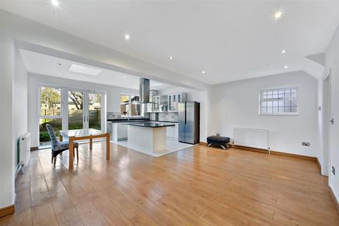 undefined, West Barnes Lane, Motspur Park KT3