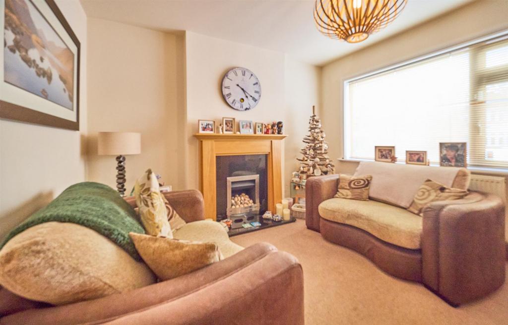 Lounge to front