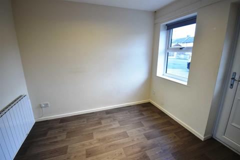 2 bedroom semi-detached house to rent, Thorn Close, Buxton