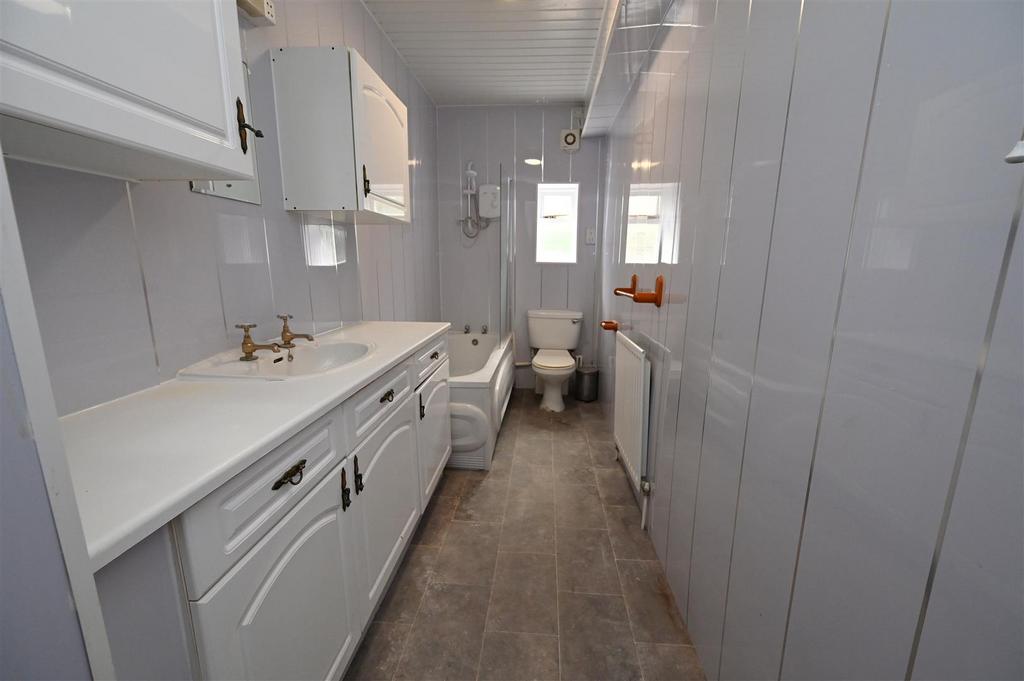 Bathroom.JPG