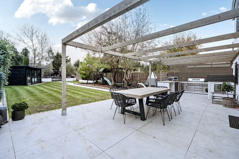 4 bedroom detached house for sale, Friars Orchard, Fetcham, KT22