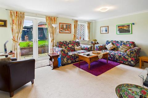 4 bedroom detached house for sale, 10, Parc Caradog, Trewern, Welshpool