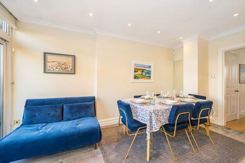 3 bedroom maisonette for sale, St. James's Gardens, London W11
