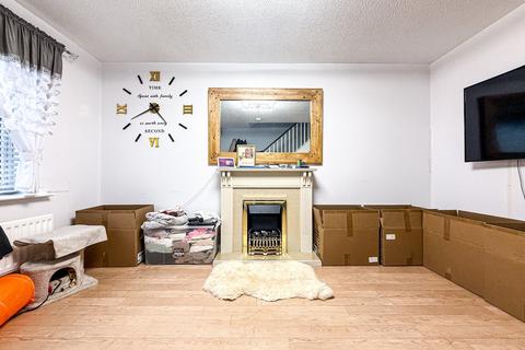 2 bedroom semi-detached house to rent, Avill Crescent, Taunton