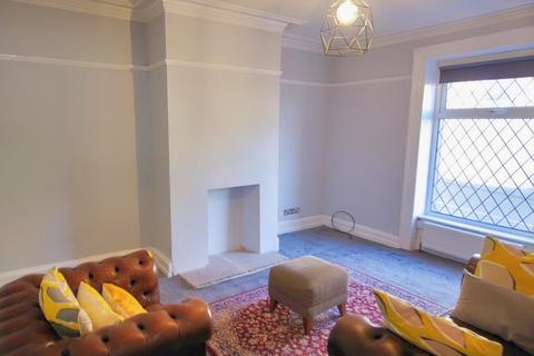 2 bedroom terraced house to rent, Stainland Road, Holywell Green, Halifax