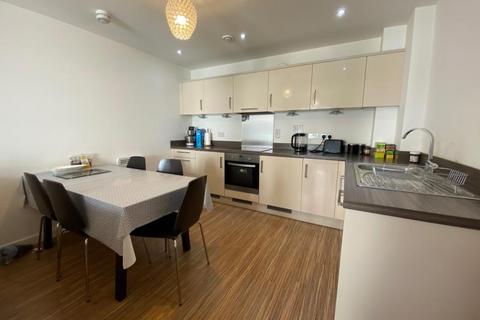2 bedroom apartment to rent, Guildford Road, Woking GU22