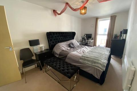 2 bedroom apartment to rent, Guildford Road, Woking GU22