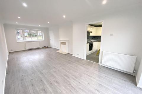 3 bedroom detached house to rent, Sandringham Road, Herts EN6