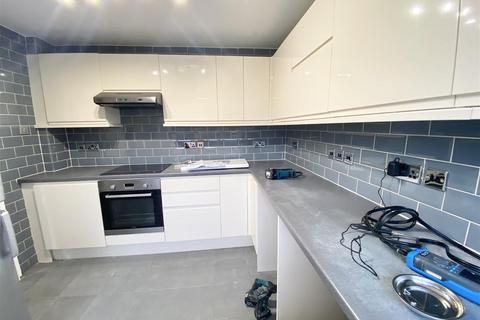 3 bedroom detached house to rent, Sandringham Road, Herts EN6