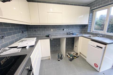 3 bedroom detached house to rent, Sandringham Road, Herts EN6