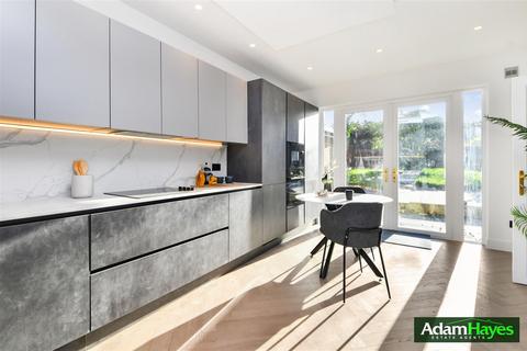 undefined, Lullington Garth, London N12