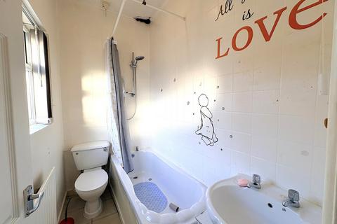 2 bedroom end of terrace house for sale, Huxley Street, Bolton, BL1