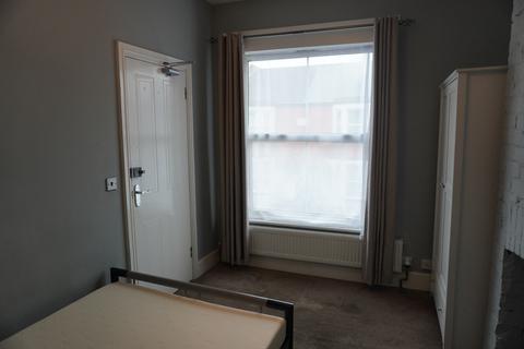 1 bedroom house of multiple occupation to rent, Cambridge Street, Wolverton MK12