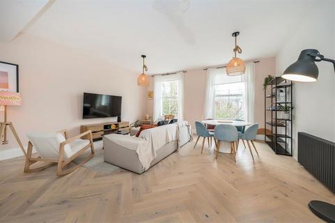 3 bedroom flat for sale, Finborough Road, London SW10