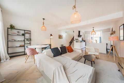 3 bedroom flat for sale, Finborough Road, London SW10