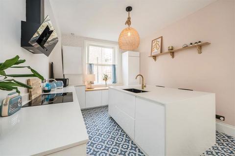 3 bedroom flat for sale, Finborough Road, London SW10