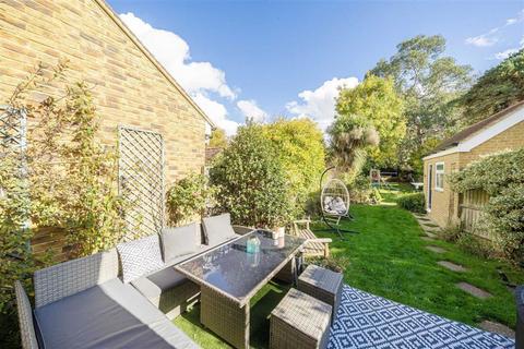 undefined, Clarence Road, Teddington TW11