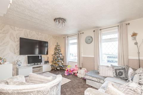 2 bedroom flat for sale, Heckmondwike Road, Dewsbury WF13