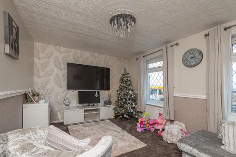 2 bedroom flat for sale, Heckmondwike Road, Dewsbury WF13
