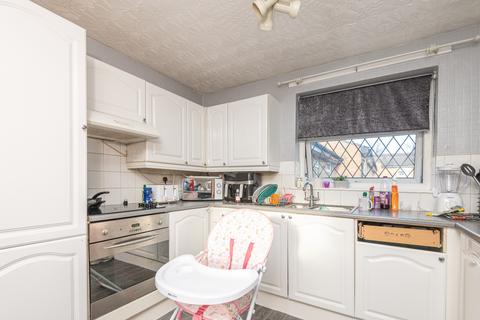 2 bedroom flat for sale, Heckmondwike Road, Dewsbury WF13