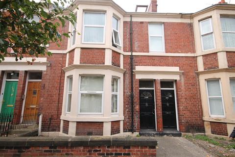 3 bedroom flat to rent, Helmsley Road, Sandyford