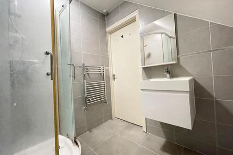Studio to rent, Canterbury Road, Watford, WD17