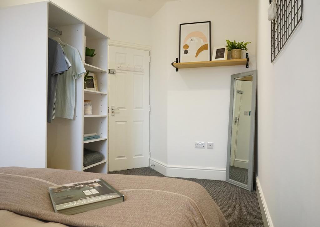 A stylish and well-maintained double bedroom fe...