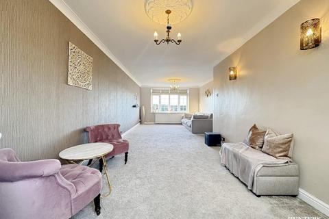 4 bedroom semi-detached house for sale, Laburnum Road, Dewsbury